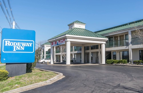 Highland Park Hotel | Rodeway Inn Louisville