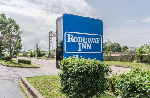 Highland Park Hotel | Rodeway Inn Louisville