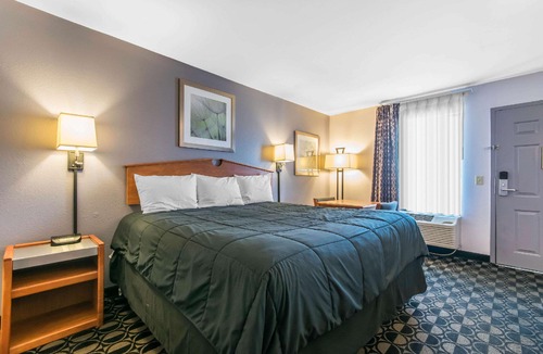 Highland Park Hotel | Rodeway Inn Louisville