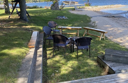 Bellaire Cottage | Roman Cottage on Intermediate Lake
