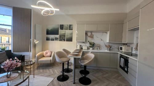 North West Apartment | Romantic brand new flat, Glasgow centre
