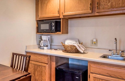Fredericktown Cabin | Romantic Cabin in Magical Surroundings near Mount Vernon, Ohio
