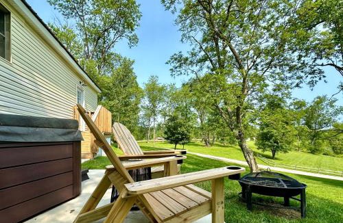 Zaleski House | Romantic King Bed, Heart Shaped Hot Tub, Fire Pit