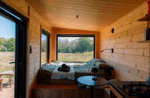 Upper Dicker Apartment | Romantic Offgrid Tiny Home Ft Beachy Head Hike
