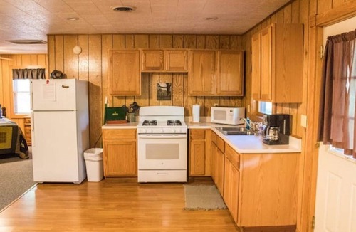 Triumph Cabin | Romantic Wilderness cabin near Starved Rock at Kishauwau Cabins - 2 adult max