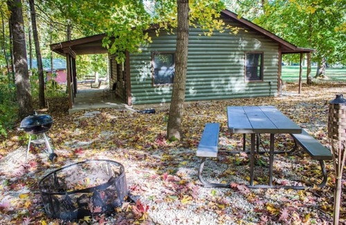 Triumph Cabin | Romantic Wilderness cabin near Starved Rock at Kishauwau Cabins - 2 adult max