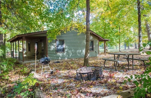 Triumph Cabin | Romantic Wilderness cabin near Starved Rock at Kishauwau Cabins - 2 adult max