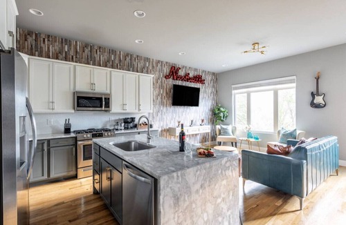 Haynes Area Villa | Rooftop Bliss | Karaoke & Games | Near Broadway