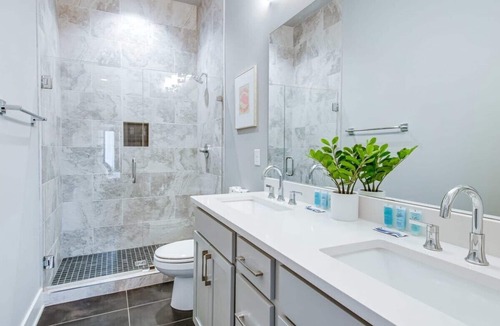 Haynes Area House | Rooftop City Views, Ping Pong, Near Downtown