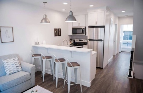 Traverse City Condo | Rooftop Condo in TC w/Bay Views