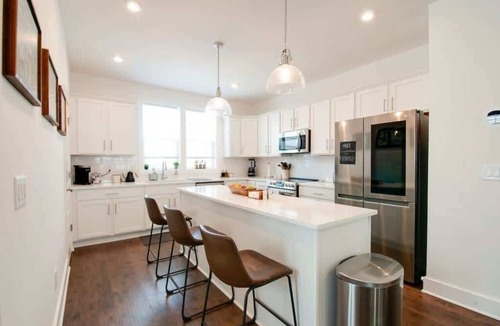 Madison Condo | Rooftop Creative Oasis – Close to Broadway