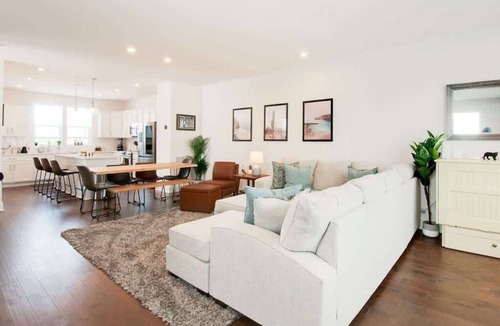 Madison Condo | Rooftop Creative Oasis – Close to Broadway