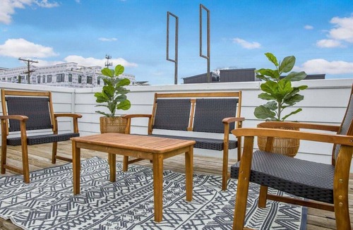 Talbot's Corner House | Rooftop Lounge ~ Sleeps 12 ~4 bed
