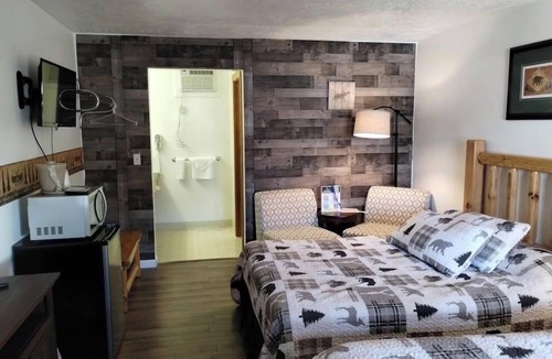 Ohiopyle Hotel | Room: Central Ohiopyle - Perfect Base for Families & Friends