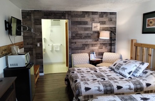 Ohiopyle Hotel | Room: Central Ohiopyle - Perfect Base for Families & Friends
