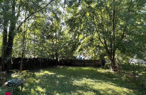Grosse Pointe Woods House | Room for rent. Cozy upstairs bedroom + private bathroom in quiet neighborhood.n