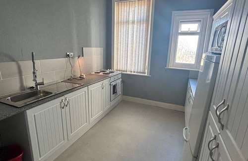 Roker House | Room-serene Ocean-view Apartment Room in