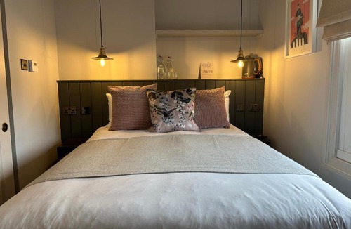 Helensburgh Hotel | Rooms Above Sugar Boat