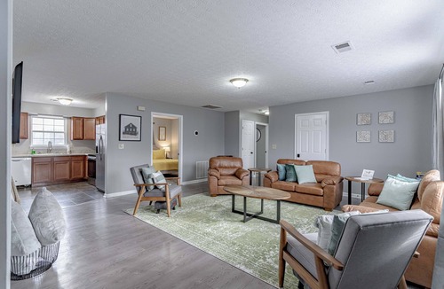 Elizabethtown House | Roomy 4BR in the Heart of the Bluegrass