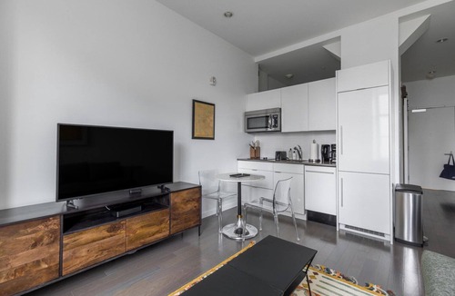 Boston Financial District Apartment | Roomy Downtown Studio w/Gym & Laundry, nr Shopping, by Blueground