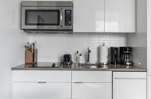 Boston Financial District Apartment | Roomy Downtown Studio w/Gym & Laundry, nr Shopping, by Blueground