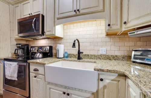 Higgins Lake Cottage | Roscommon Cottage - Walk to Higgins Lake!