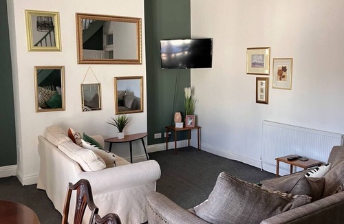 Sunderland House | Rose Cottage, Parking, Wi-Fi, city Center.