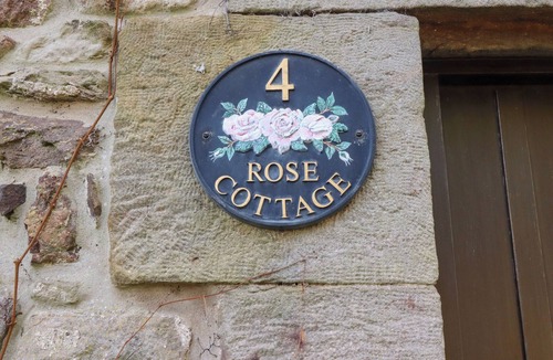 Akeld Cottage | ROSE COTTAGE, pet friendly, with pool in Wooler