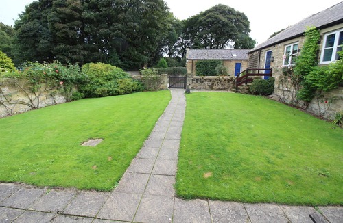 Cramlington Cottage | Rose Cottage: Romantic Dog‑Friendly Cottage with peaceful views & private garden
