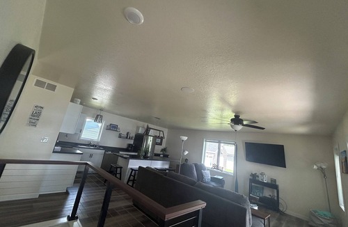 Wild Rose Cottage | Round Lake -Full Recreation lake Cottage