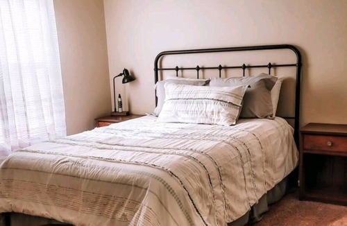 Yukon House | Route 66 R&R – 3 bedroom home right off Historic Route 66