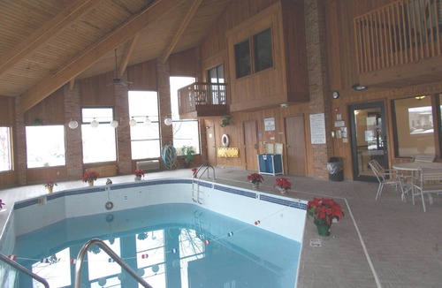 Wilmington Hotel | Royalton Inn and Suites Wilmington