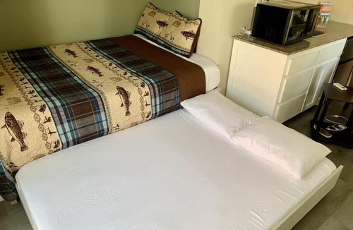 Medicine Park House | RR Medicine Park Tiny House Slp 4 1BR1BA Suite