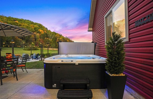 Rockbridge House | Ruby Ridge | Fishing Pond, Speakeasy, Theater, Heated Pool, GameRoom & More