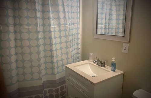Eastview House | Rural 2 bedroom ranch with country setting