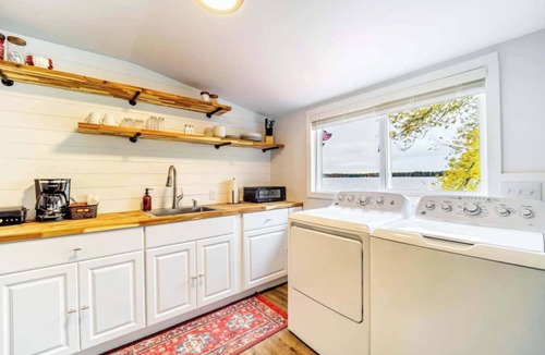 Mayfield Apartment | Rustic 4-Room Stay - Perfect for Groups