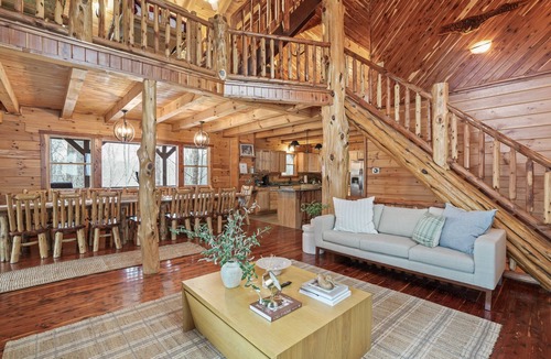 Logan Cabin | Rustic Cedar Inn | Luxury 6BR Lodge, Kids Loft