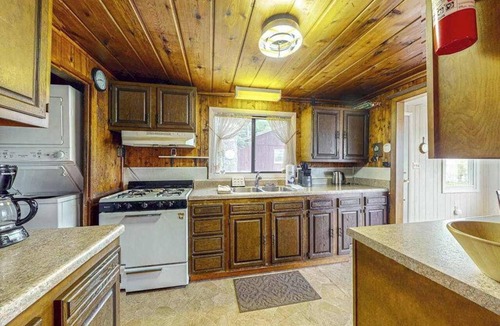 East Jordan House | Rustic Cottage w/dock access, kayaks, and year-round adventures in East Jordan