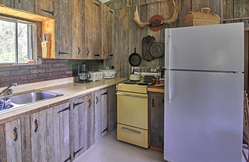 De Tour Village Cabin | Rustic De Tour Village Cabin w/Deck on Lake Huron