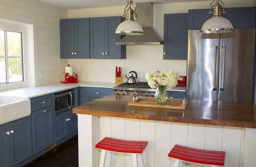 Newport East House | Rustic Farmhouse Just Minutes From First Beach