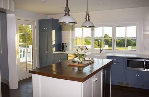 Newport East House | Rustic Farmhouse Just Minutes From First Beach
