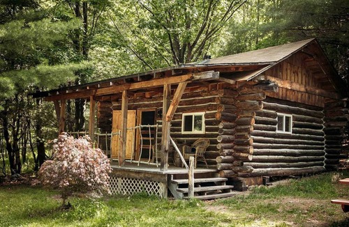 Penn Yan Cabin | Rustic Log Cabin, Ideal for a New York Glamping Getaway