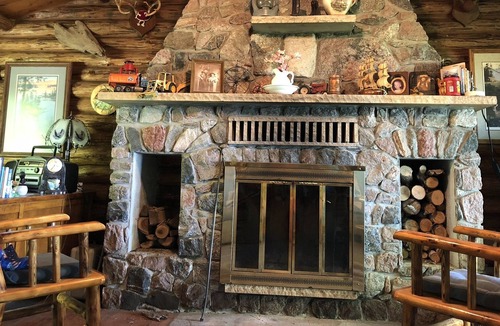 Lake of the Woods County Cabin | RUSTIC LOG CABIN ON LAKE OF THE WOODS