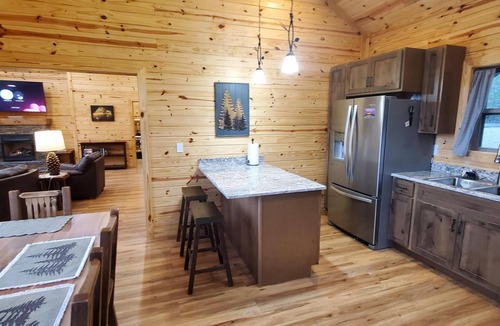 Zoe Cabin | Rustic Retreat with Modern Comforts