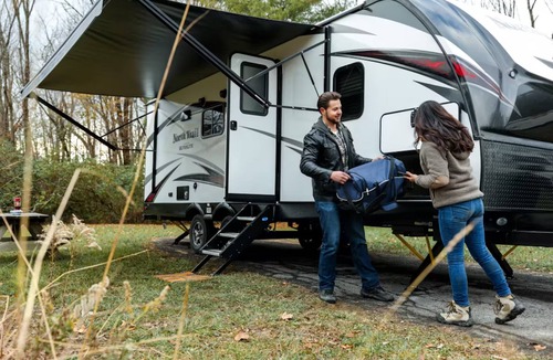 Lonergan RV Rental | RV Camping Site with Water and Electric Hookups!