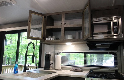 Empire RV Rental | RV Rental #15 Sleeps 6 people