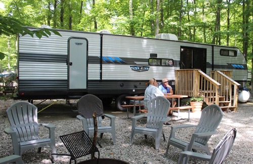 Empire RV Rental | RV Rental #15 Sleeps 6 people