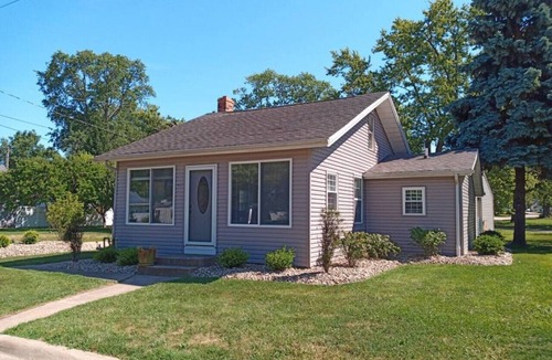 Huron Cottage | Rye Beach Retreat · Cozy Cottage on Rye Beach with Lake Erie view!