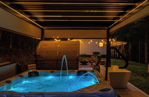 Primrose Cabin | S'more Memories-Cold Plunge, Sauna & Hot Tub Wellness Retreat