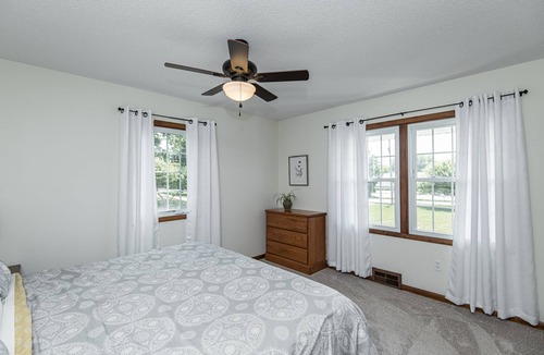 Rochester House | Salem Road SW Rochester w/easy access to Mayo Clinic and St. Mary's Campuses